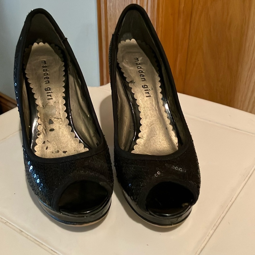 Women’s Madden girl Black Open Toe Sequin Heel Size 7 1/2.  Insole some wear.